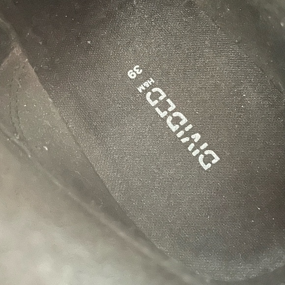 NWOT H&M Chelsea Boots - Picture 4 of 5